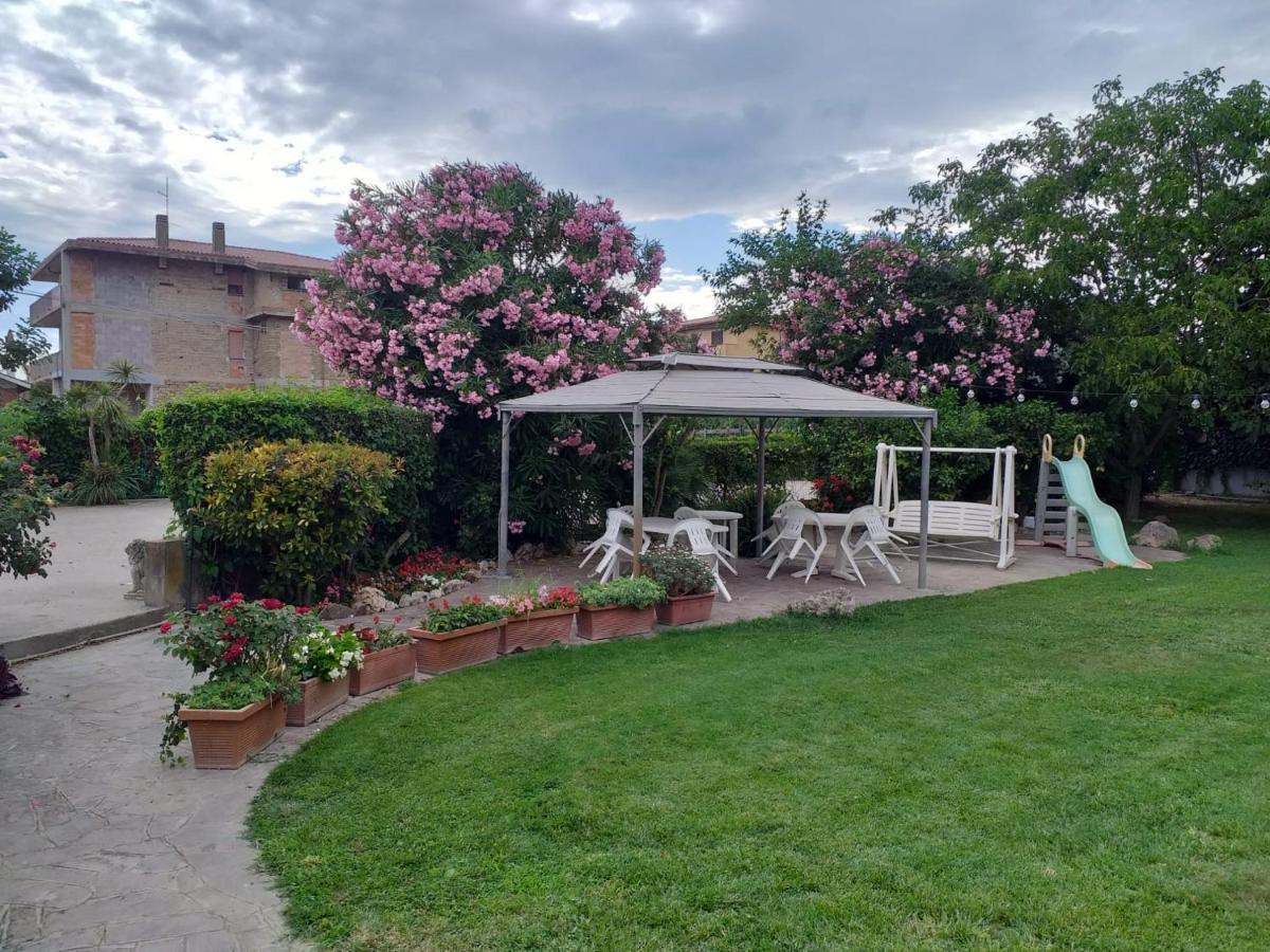 Garden Basement - Seminterrato Max 4 Ospiti - Fiumicino Vicino Aeroporto E Fiera Apartment Екстериор снимка