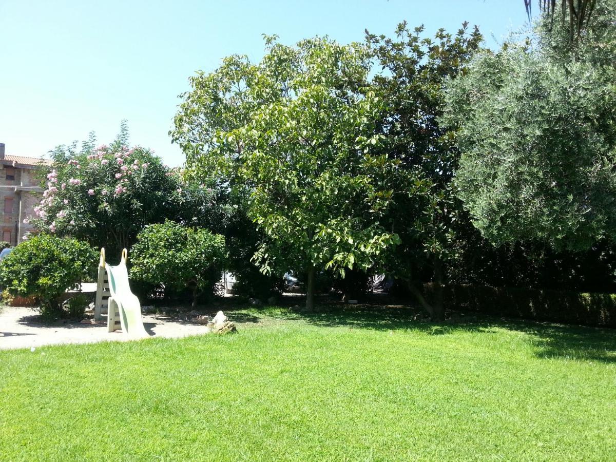 Garden Basement - Seminterrato Max 4 Ospiti - Fiumicino Vicino Aeroporto E Fiera Apartment Екстериор снимка