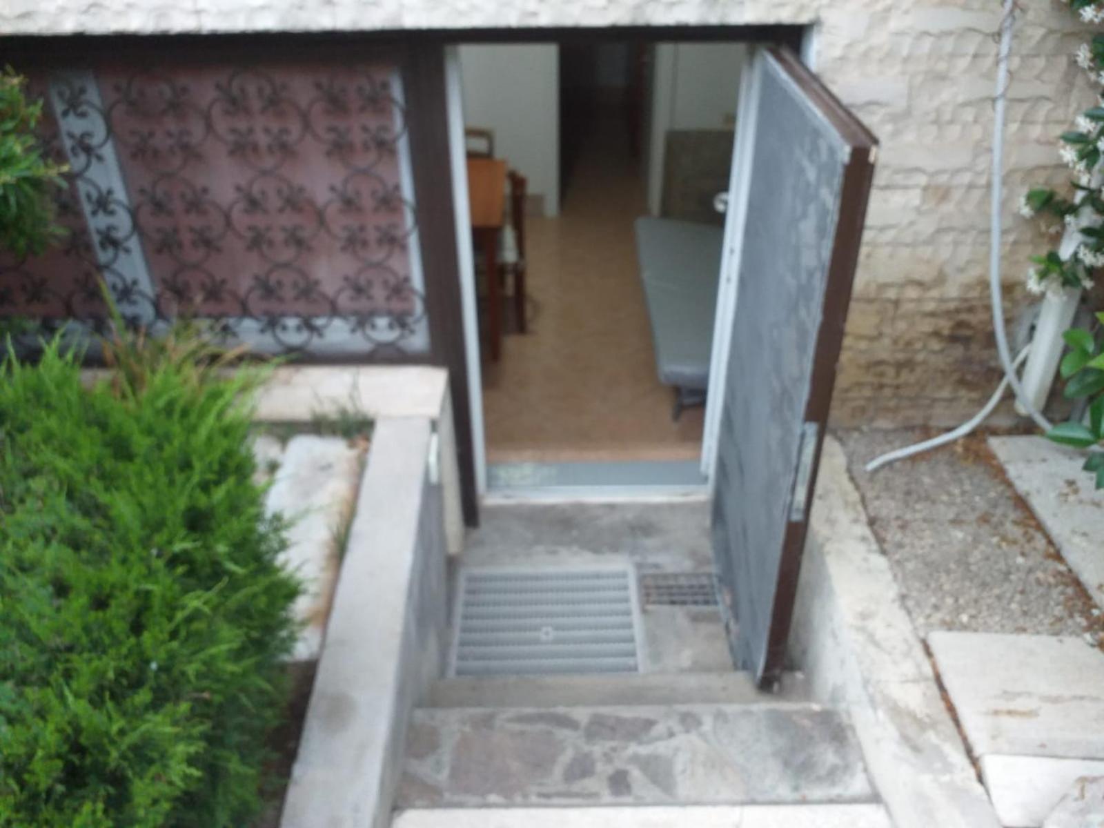 Garden Basement - Seminterrato Max 4 Ospiti - Fiumicino Vicino Aeroporto E Fiera Apartment Екстериор снимка