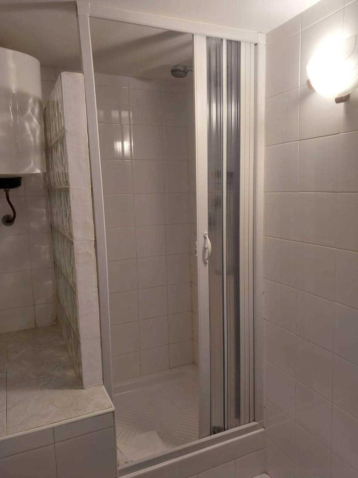 Garden Basement - Seminterrato Max 4 Ospiti - Fiumicino Vicino Aeroporto E Fiera Apartment Екстериор снимка